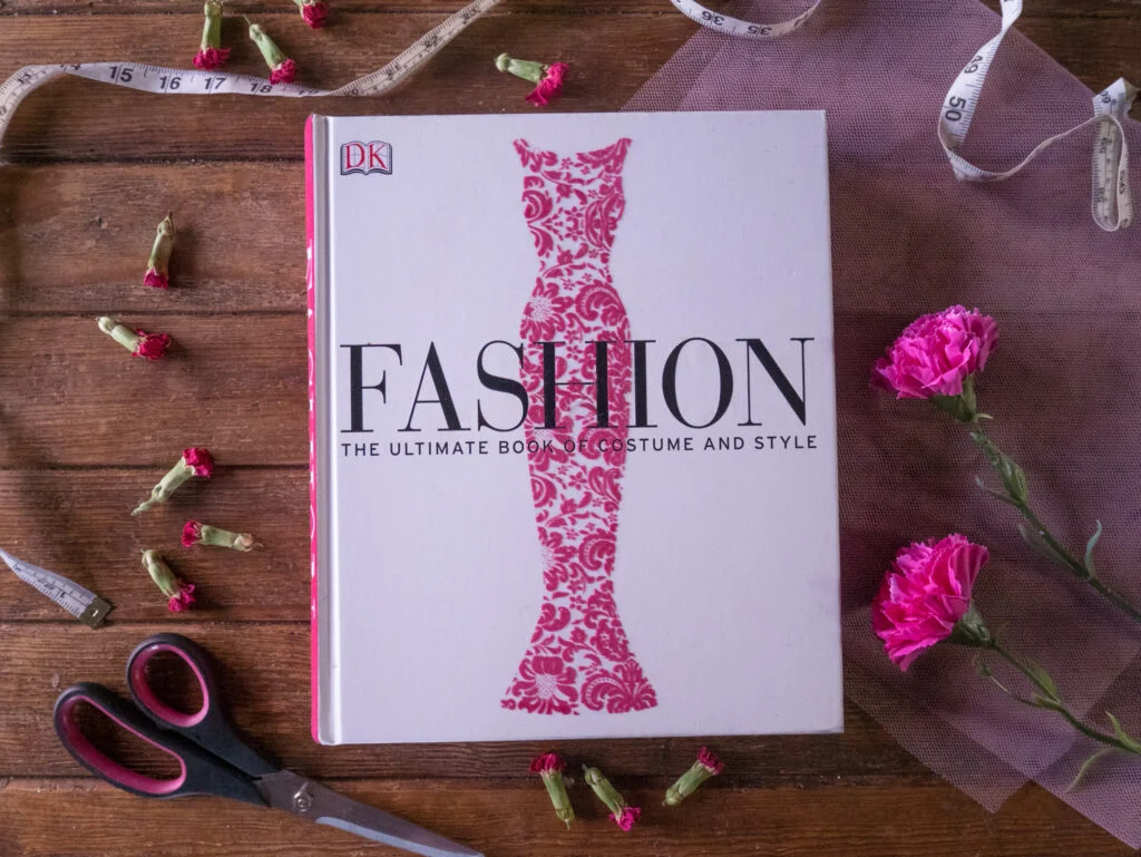 Fashion: The Ultimate Book of Costume and Style